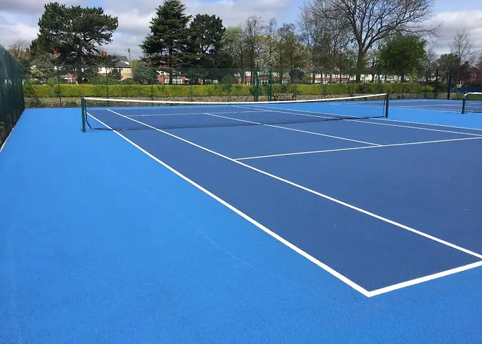 Flaxman Avenue - Lovely 4 Bed Home, 5 Mins Drive To Centre, Free Superfast Wi-fi, Free On-street Parking *