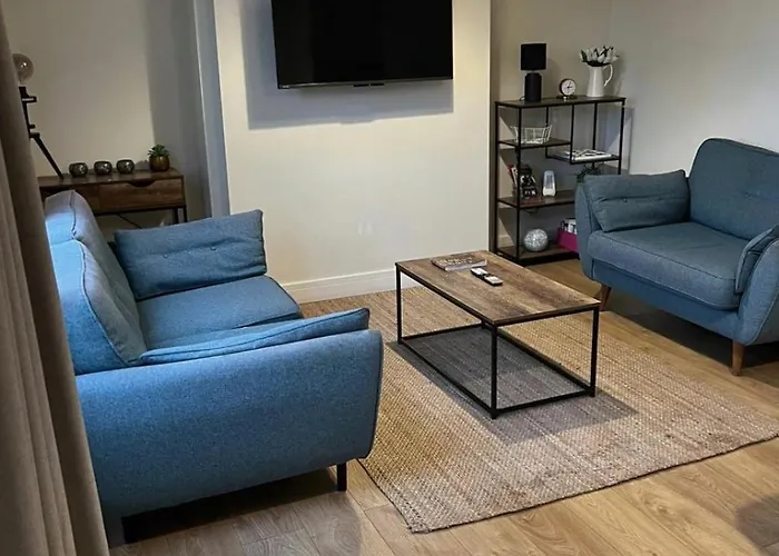 Holiday home Flaxman Avenue - Lovely 4 Bed Home, 5 Mins Drive To Centre, Free Superfast Wi-fi, Free On-street Parking *