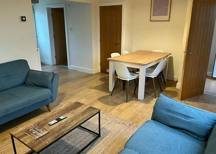 Flaxman Avenue - Lovely 4 Bed Home, 5 Mins Drive To Centre, Free Superfast Wi-fi, Free On-street Parking York