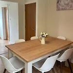 펜션 Flaxman Avenue - Lovely 4 Bed Home, 5 Mins Drive To Centre, Free Superfast Wi-fi, Free On-street Parking 요크