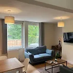 Flaxman Avenue - Lovely 4 Bed Home, 5 Mins Drive To Centre, Free Superfast Wi-fi, Free On-street Parking *
