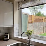 Flaxman Avenue - Lovely 4 Bed Home, 5 Mins Drive To Centre, Free Superfast Wi-fi, Free On-street Parking *