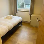 펜션 Flaxman Avenue - Lovely 4 Bed Home, 5 Mins Drive To Centre, Free Superfast Wi-fi, Free On-street Parking 요크
