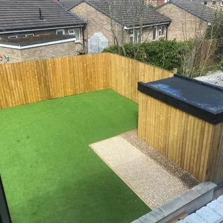 Flaxman Avenue - Lovely 4 Bed Home, 5 Mins Drive To Centre, Free Superfast Wi-fi, Free On-street Parking