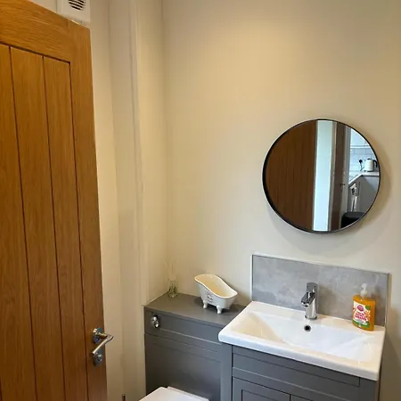 Дом отдыха Flaxman Avenue - Lovely 4 Bed Home, 5 Mins Drive To Centre, Free Superfast Wi-fi, Free On-street Parking Йорк
