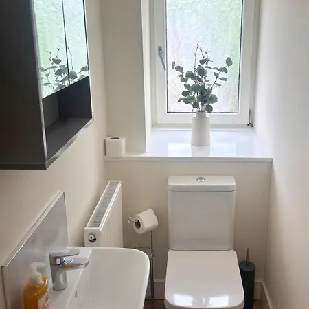 Дом отдыха Flaxman Avenue - Lovely 4 Bed Home, 5 Mins Drive To Centre, Free Superfast Wi-fi, Free On-street Parking Йорк