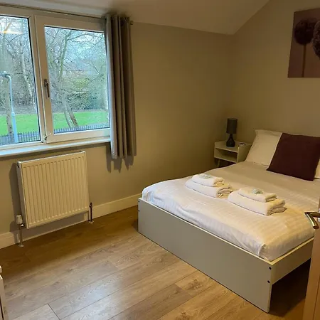 Flaxman Avenue - Lovely 4 Bed Home, 5 Mins Drive To Centre, Free Superfast Wi-fi, Free On-street Parking * York