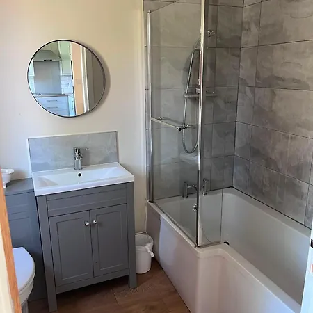 Flaxman Avenue - Lovely 4 Bed Home, 5 Mins Drive To Centre, Free Superfast Wi-fi, Free On-street Parking Дом отдыха Йорк