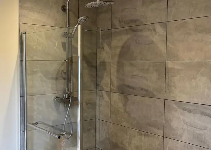 Flaxman Avenue - Lovely 4 Bed Home, 5 Mins Drive To Centre, Free Superfast Wi-fi, Free On-street Parking * York