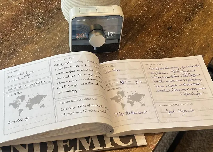 Flaxman Avenue - Lovely 4 Bed Home, 5 Mins Drive To Centre, Free Superfast Wi-fi, Free On-street Parking Hébergement de vacances York