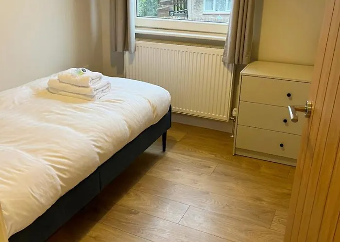 Hébergement de vacances Flaxman Avenue - Lovely 4 Bed Home, 5 Mins Drive To Centre, Free Superfast Wi-fi, Free On-street Parking York