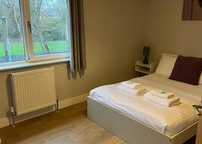 Flaxman Avenue - Lovely 4 Bed Home, 5 Mins Drive To Centre, Free Superfast Wi-fi, Free On-street Parking * York