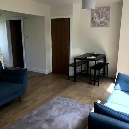 Flaxman Avenue - Lovely 4 Bed Home, 5 Mins Drive To Centre, Free Superfast Wi-fi, Free On-street Parking York