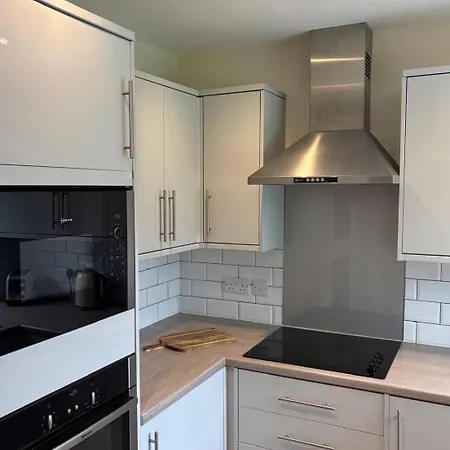 Holiday home Flaxman Avenue - Lovely 4 Bed Home, 5 Mins Drive To Centre, Free Superfast Wi-fi, Free On-street Parking *